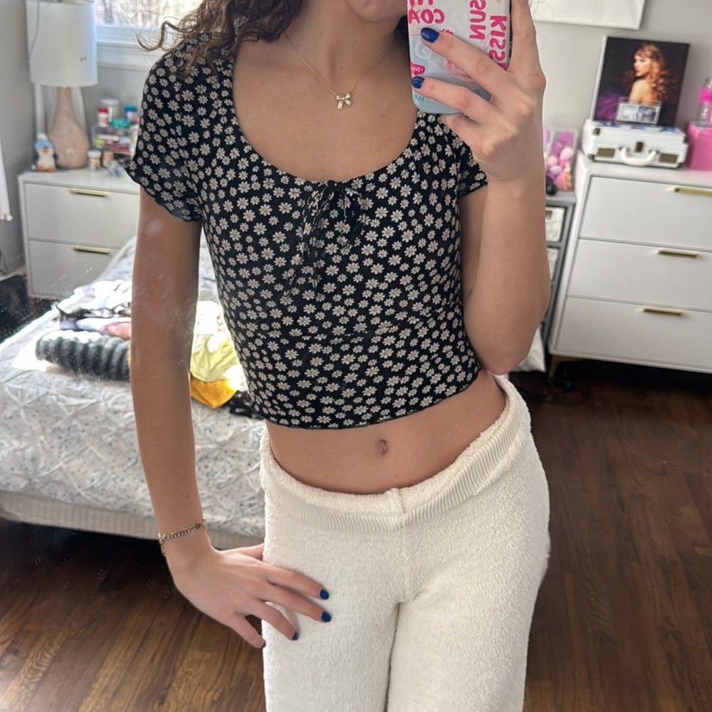 daisy print, crop top, cute, thin, tie front